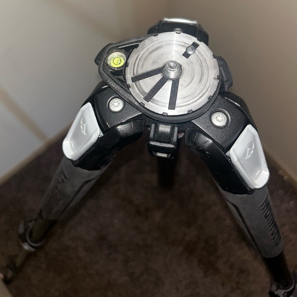 Manfrotto MT055XPRO3 tripod - Picture 5 of 8